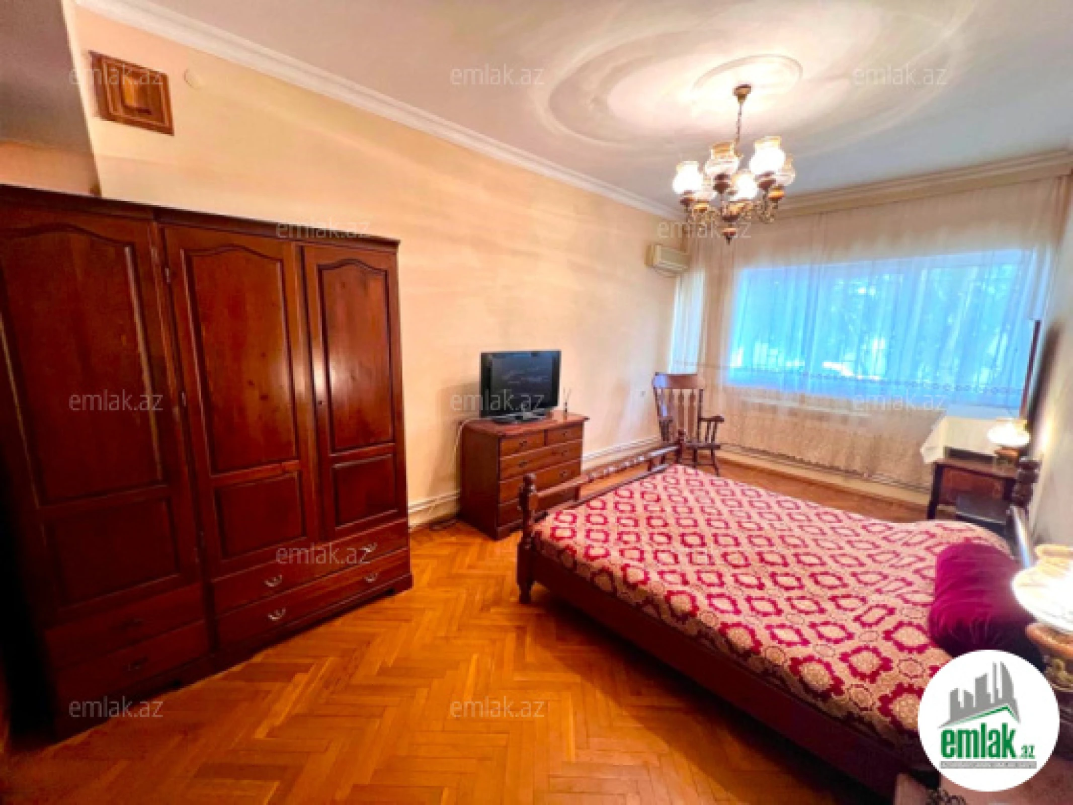 Satılır 5 otaqlı köhnə tikili 160 m²