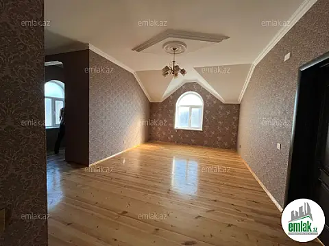 Satılır 5 otaqlı mənzil 180 m²