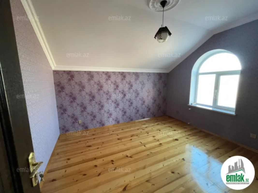 Satılır 5 otaqlı mənzil 180 m²