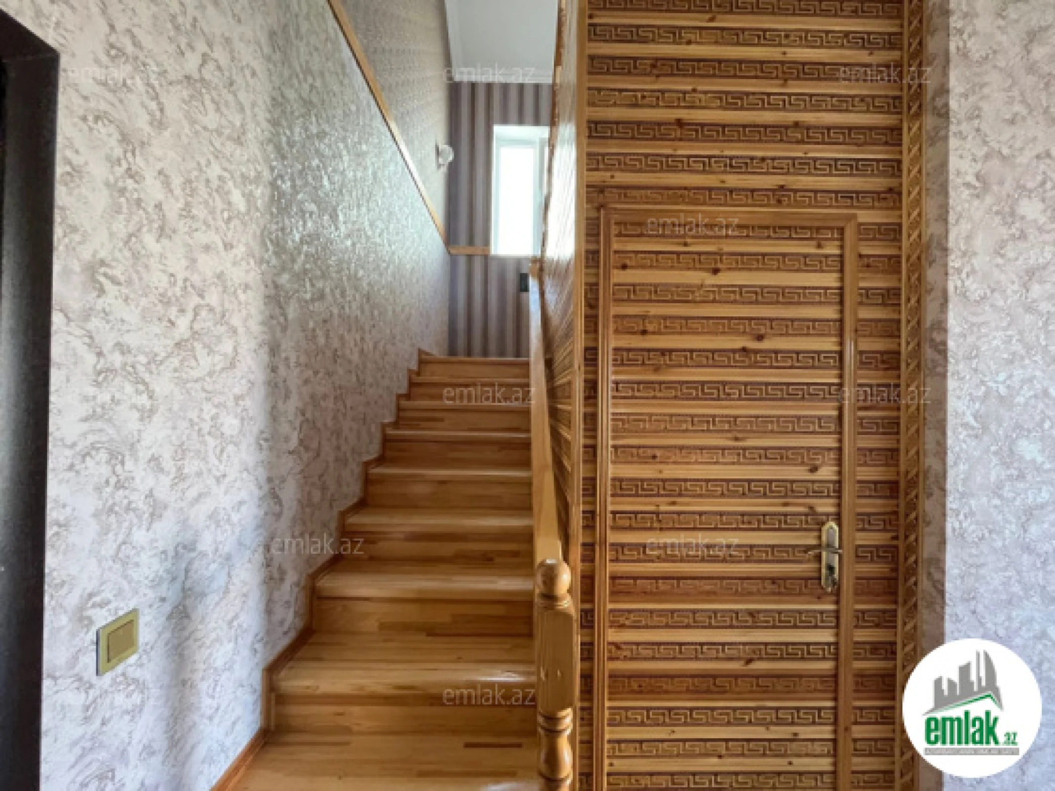 Satılır 5 otaqlı mənzil 180 m²