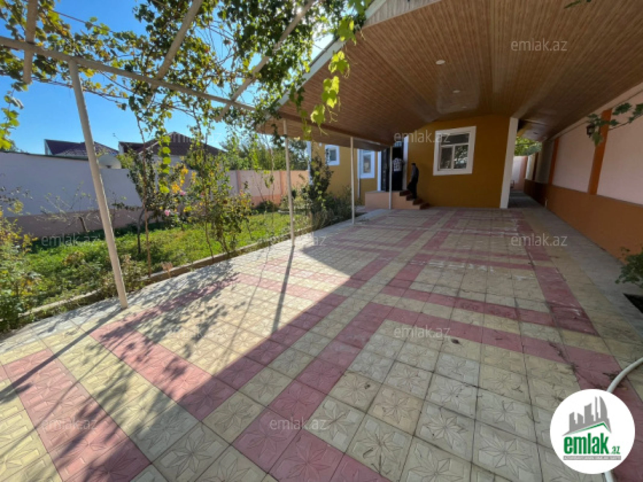 Satılır 5 otaqlı mənzil 180 m²