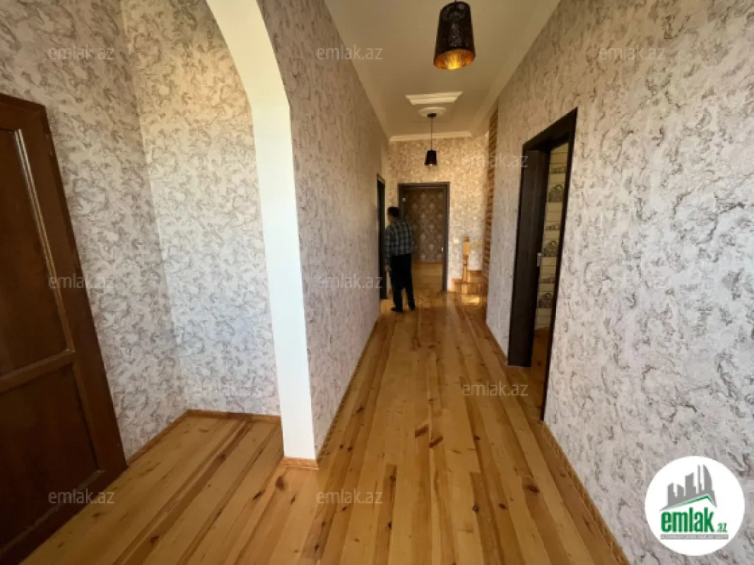 Satılır 5 otaqlı mənzil 180 m²