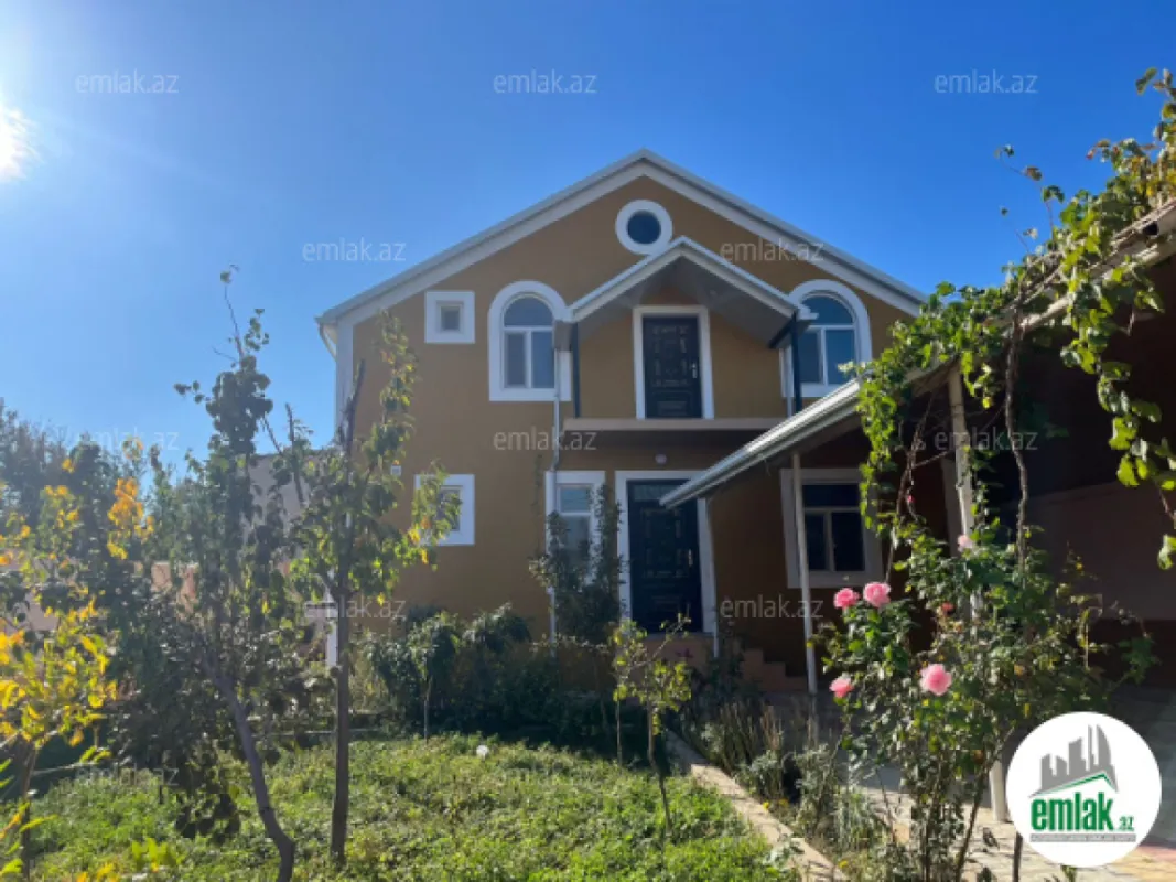 Satılır 5 otaqlı mənzil 180 m²