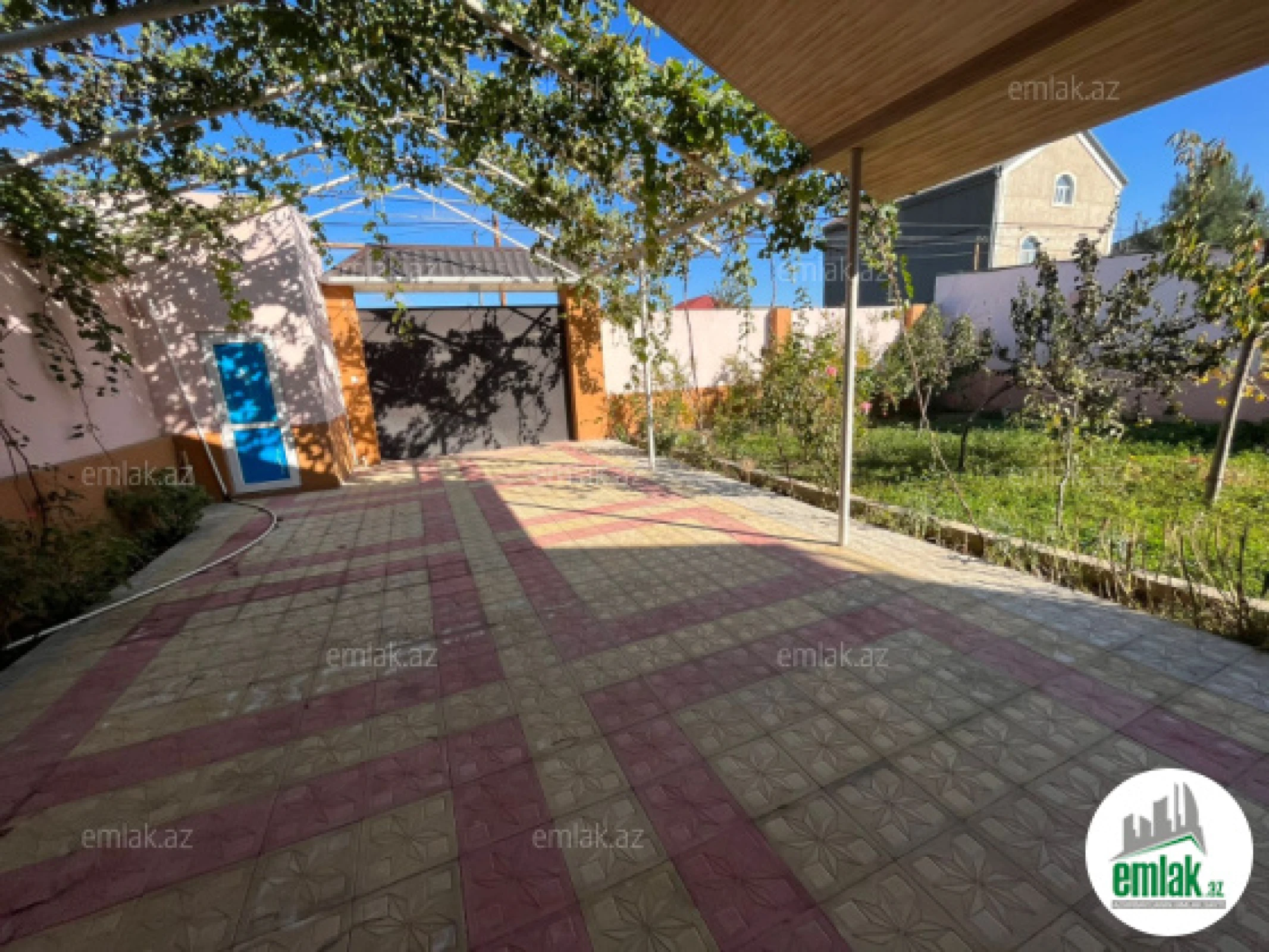 Satılır 5 otaqlı mənzil 180 m²