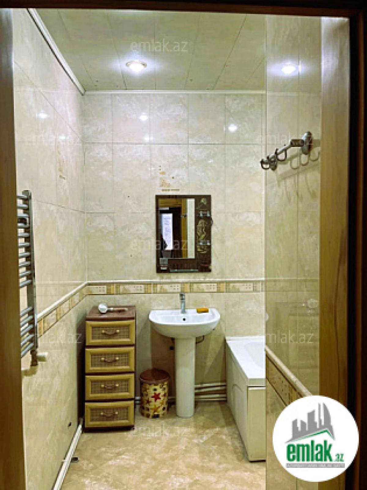 Satılır 3 otaqlı yeni tikili 135 m²