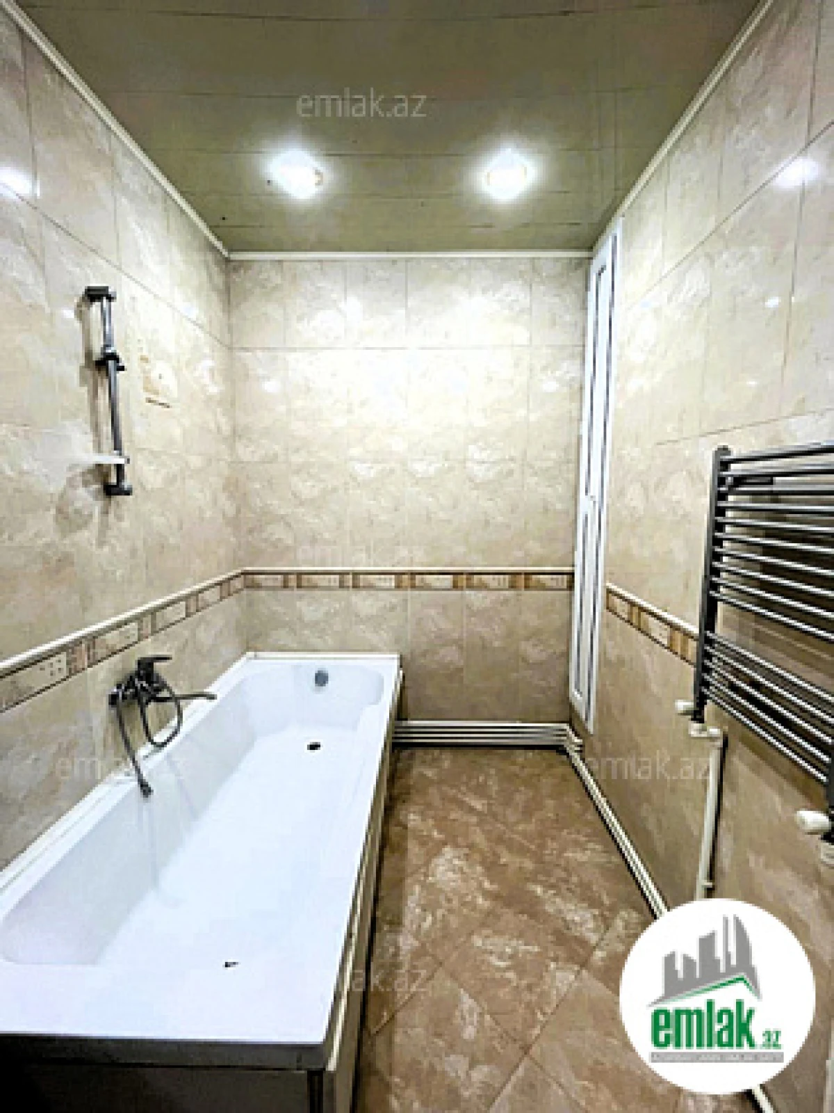 Satılır 3 otaqlı yeni tikili 135 m²