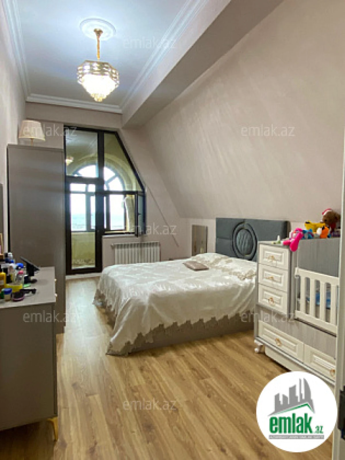 Satılır 4 otaqlı yeni tikili 143 m²