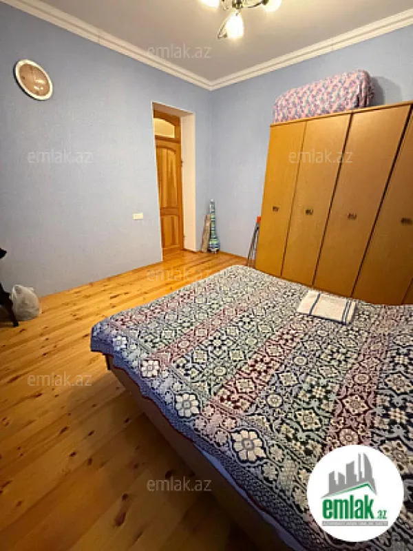 Satılır 4 otaqlı mənzil 200 m²