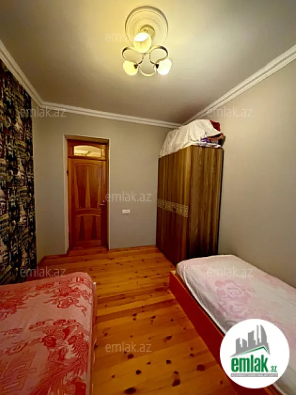 Satılır 4 otaqlı mənzil 200 m²