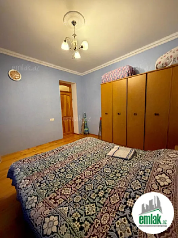 Satılır 4 otaqlı mənzil 200 m²