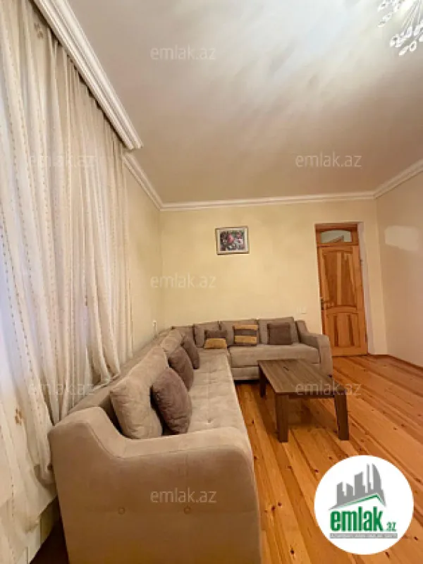 Satılır 4 otaqlı mənzil 200 m²