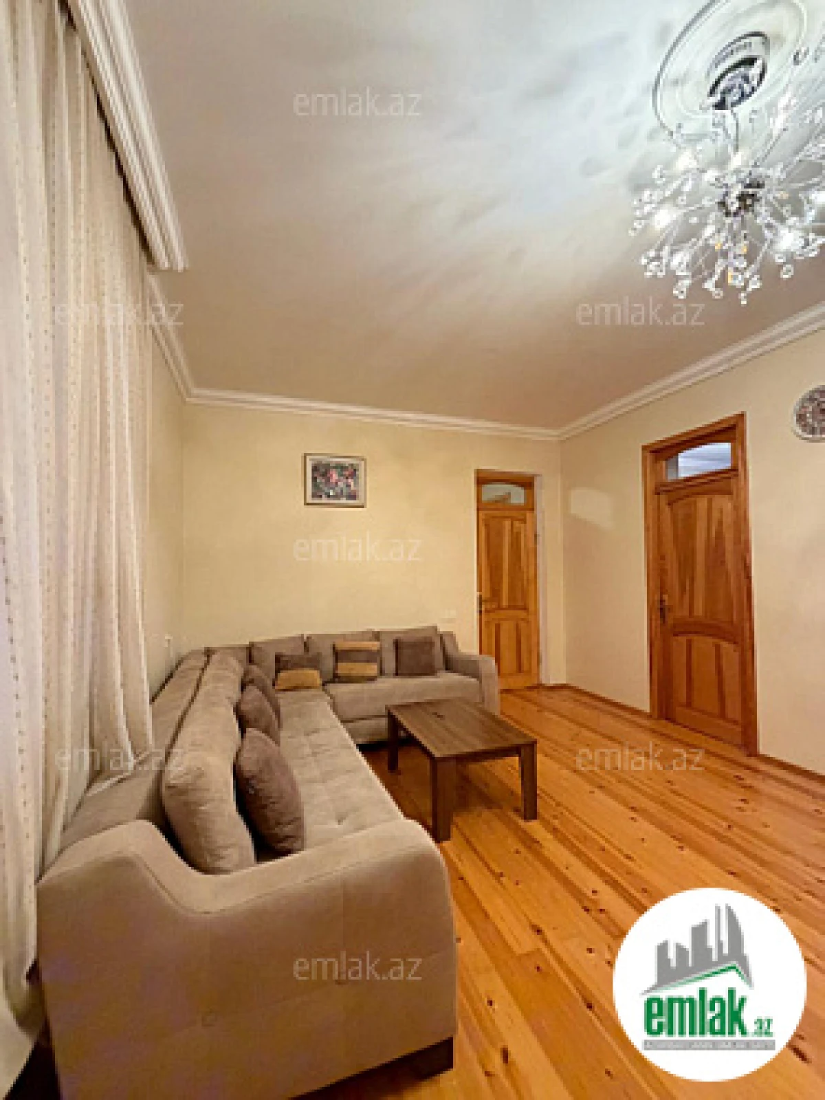 Satılır 4 otaqlı mənzil 200 m²