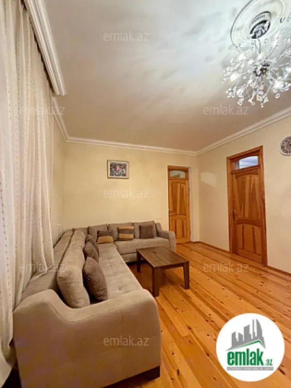 Satılır 4 otaqlı mənzil 200 m²