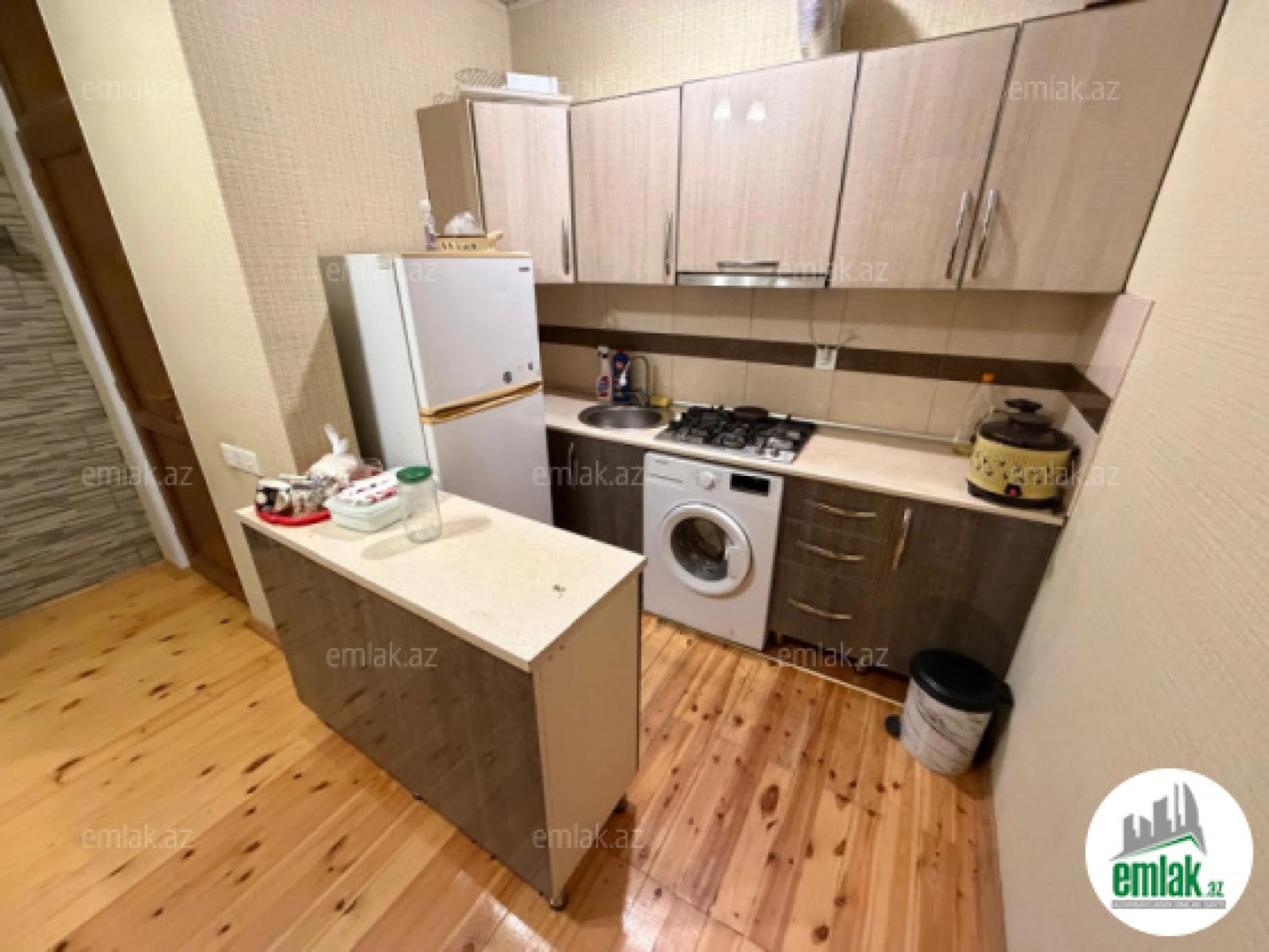 Satılır 4 otaqlı mənzil 200 m²