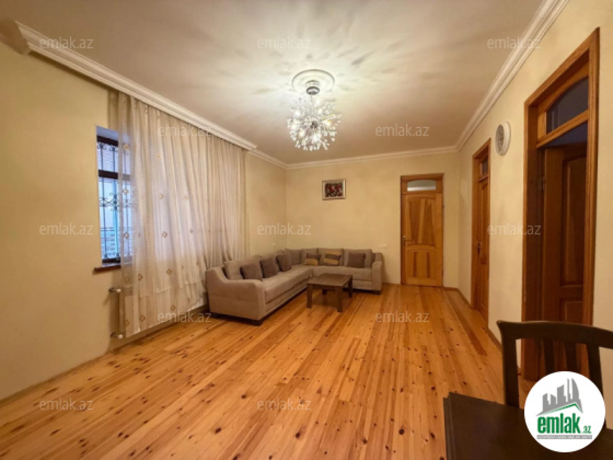 Satılır 4 otaqlı mənzil 200 m²