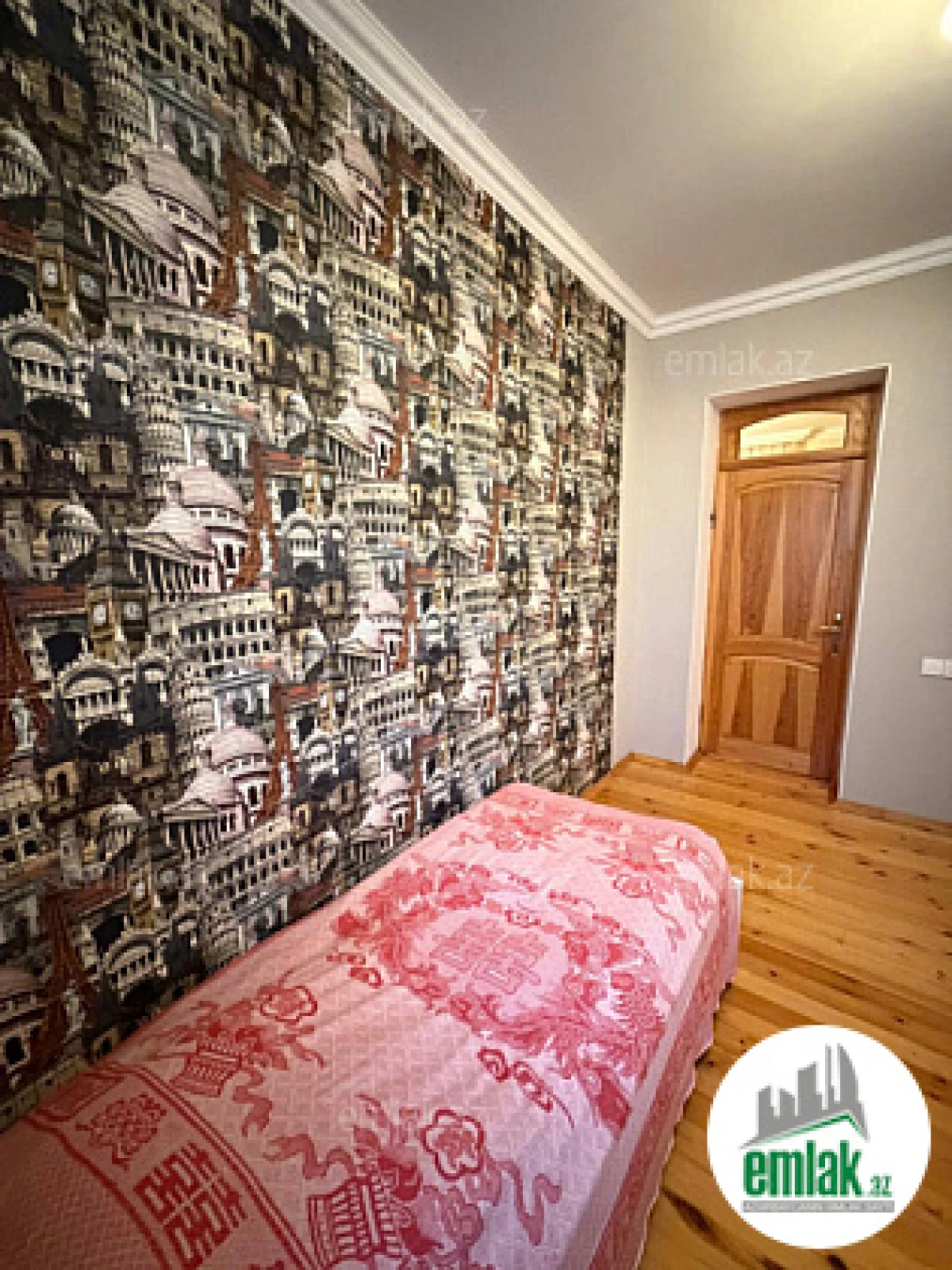 Satılır 4 otaqlı mənzil 200 m²