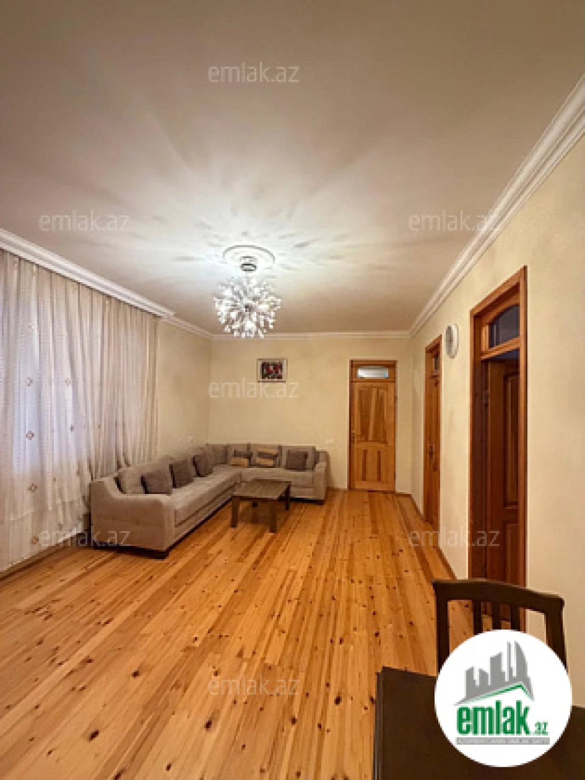 Satılır 4 otaqlı mənzil 200 m²