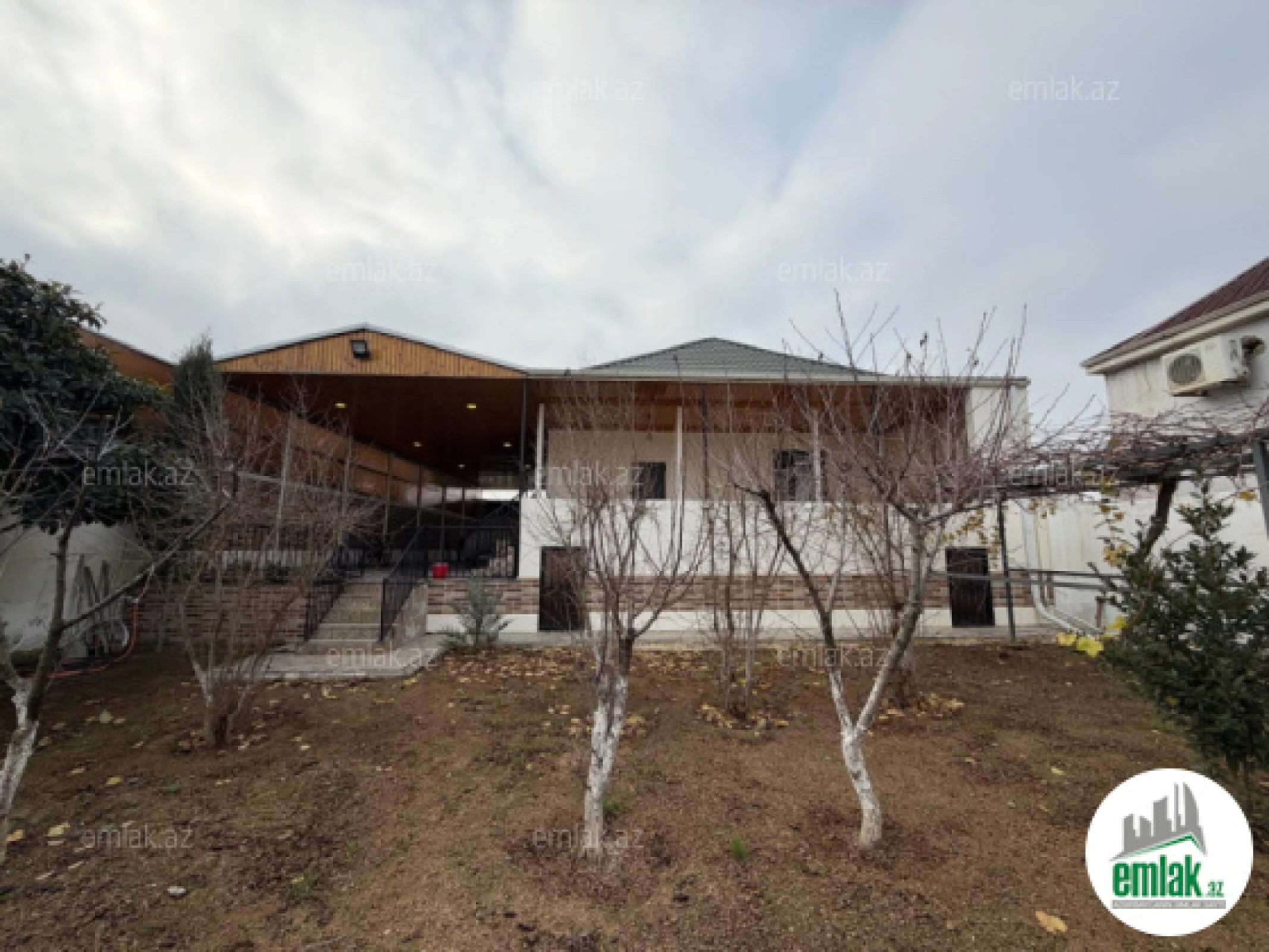 Satılır 4 otaqlı mənzil 200 m²