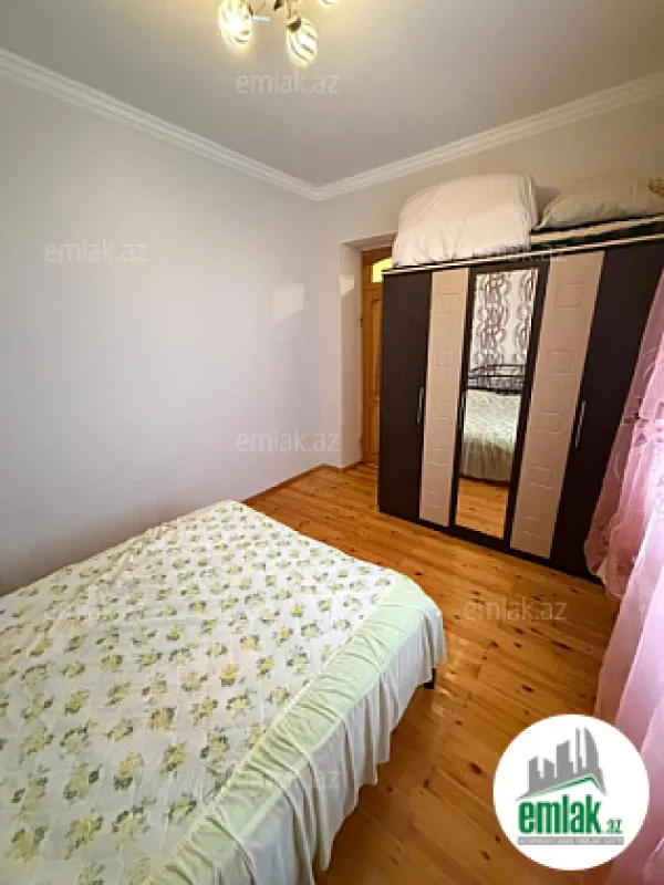 Satılır 4 otaqlı mənzil 200 m²