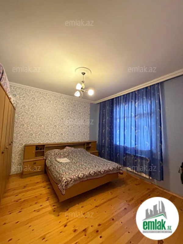 Satılır 4 otaqlı mənzil 200 m²
