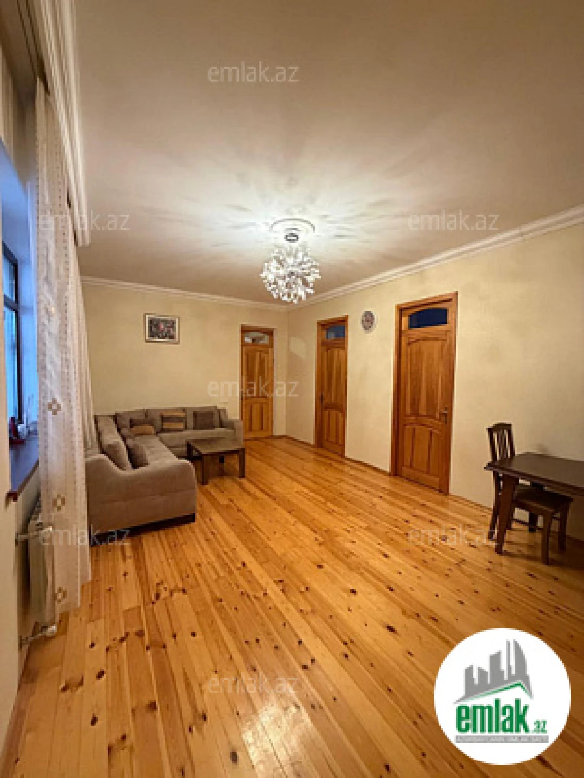 Satılır 4 otaqlı mənzil 200 m²