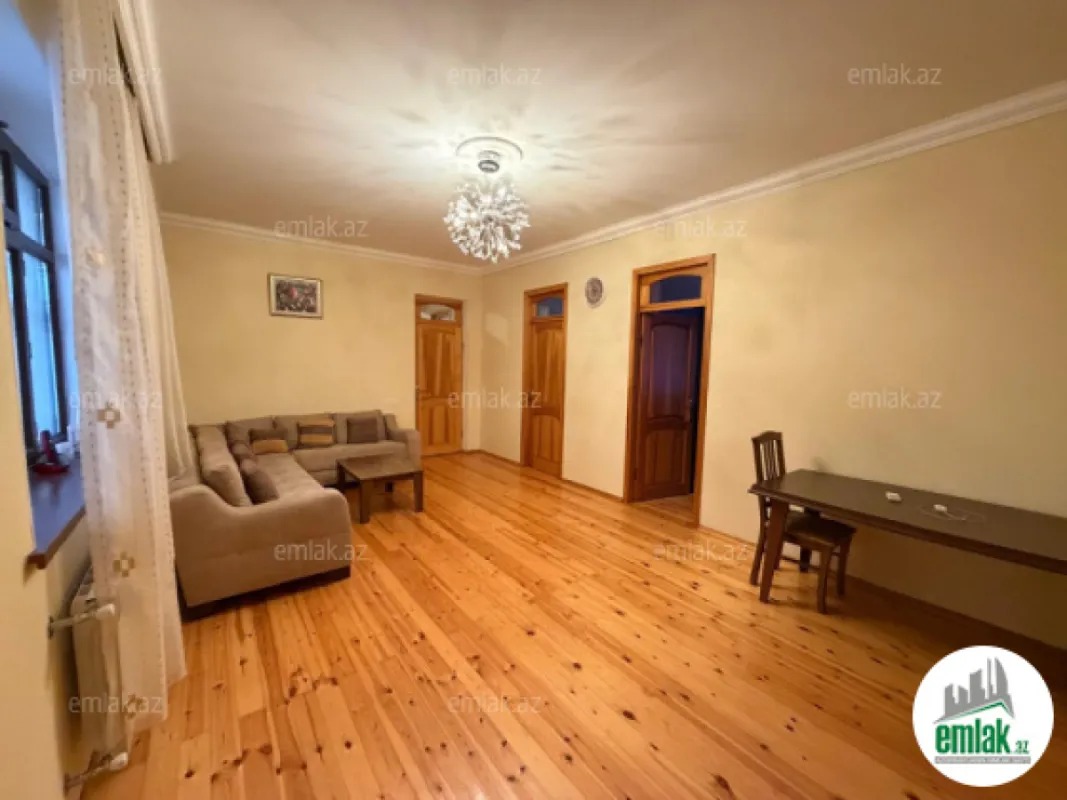 Satılır 4 otaqlı mənzil 200 m²
