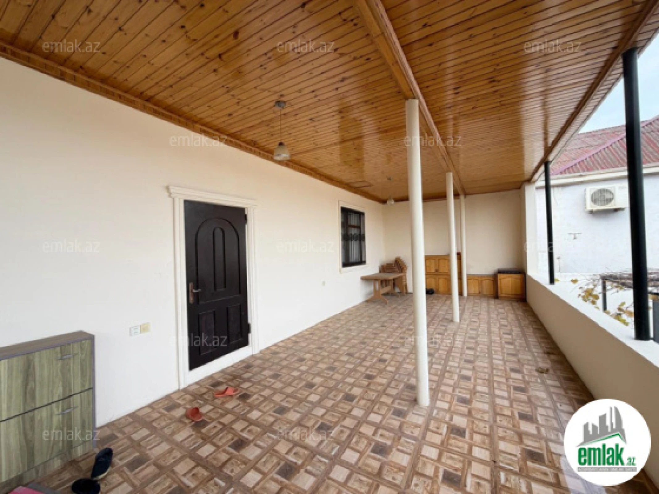 Satılır 4 otaqlı mənzil 200 m²