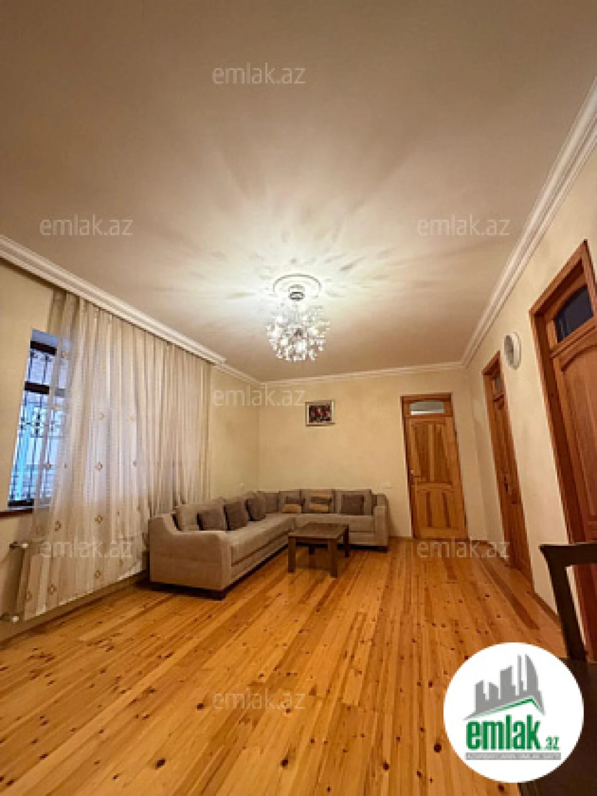Satılır 4 otaqlı mənzil 200 m²