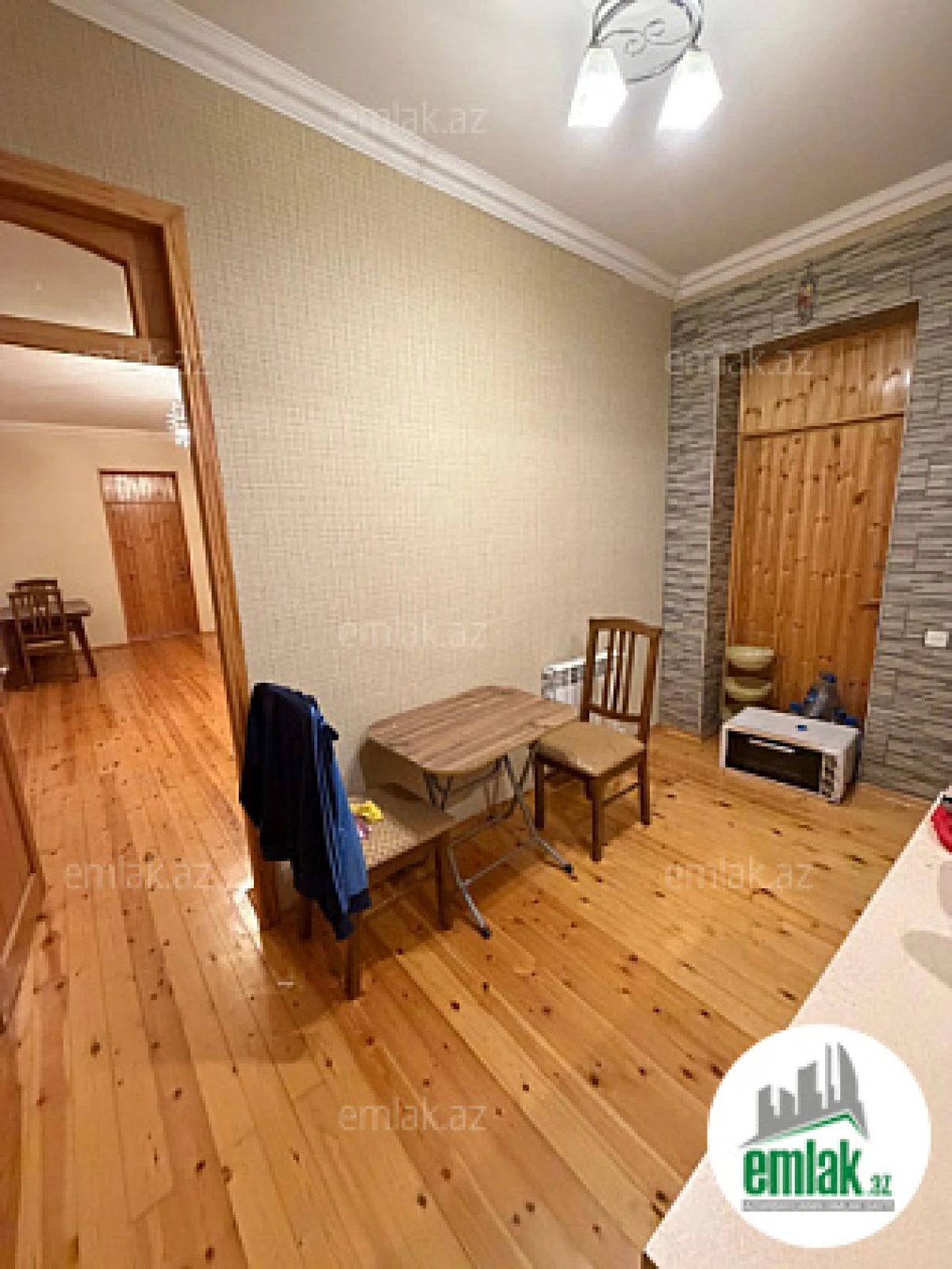 Satılır 4 otaqlı mənzil 200 m²