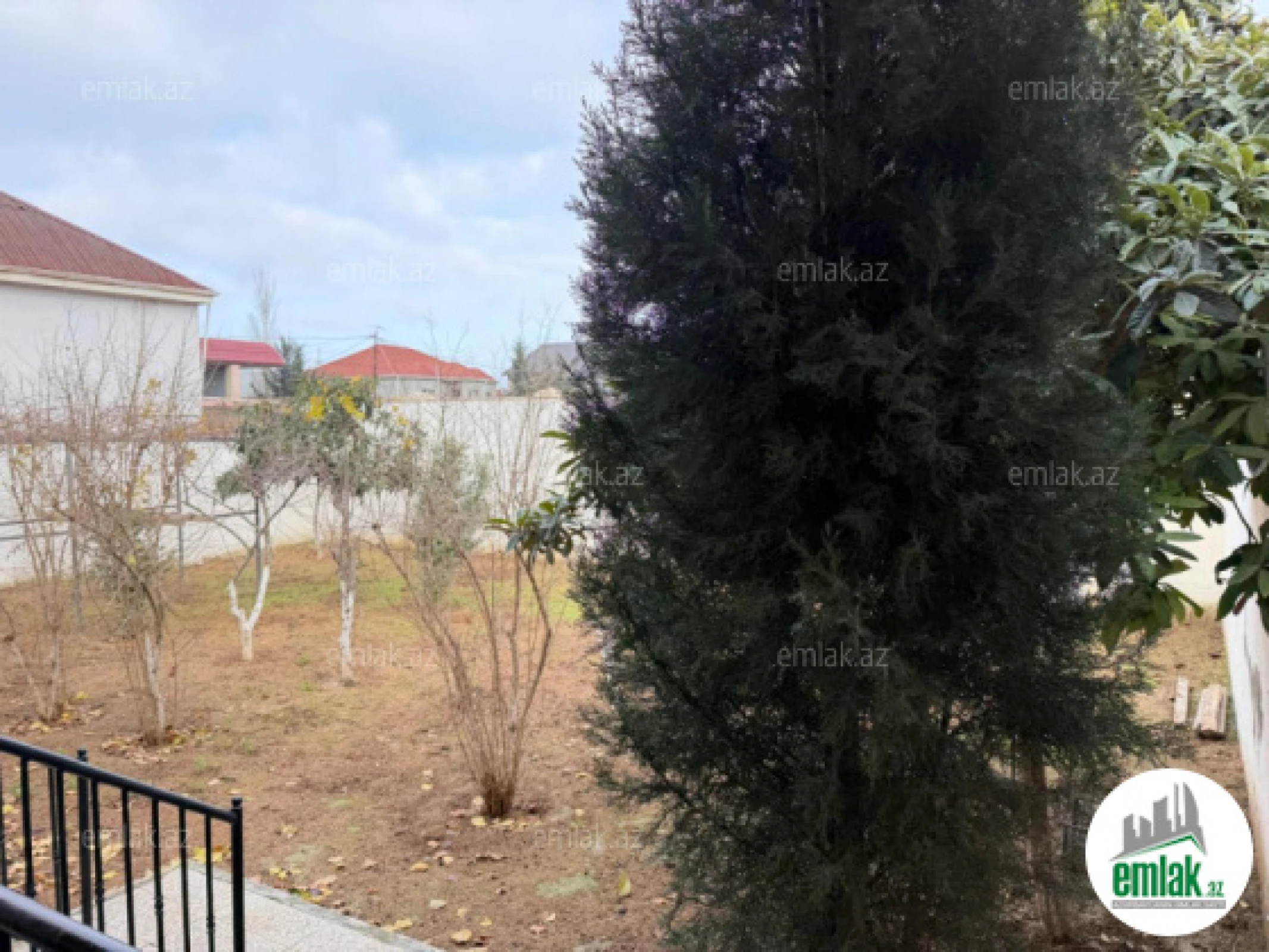 Satılır 4 otaqlı mənzil 200 m²