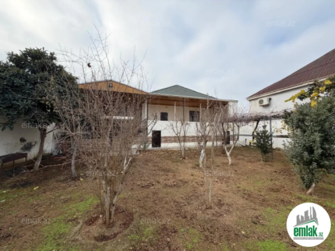 Satılır 4 otaqlı mənzil 200 m²