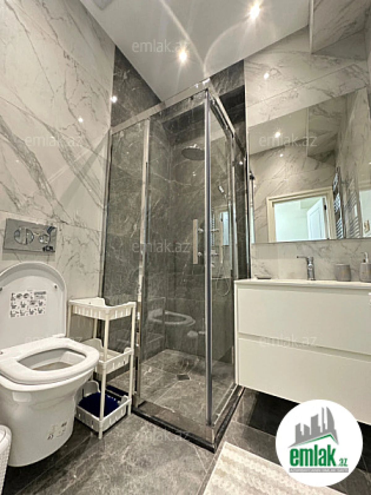 Satılır 3 otaqlı yeni tikili 70 m²