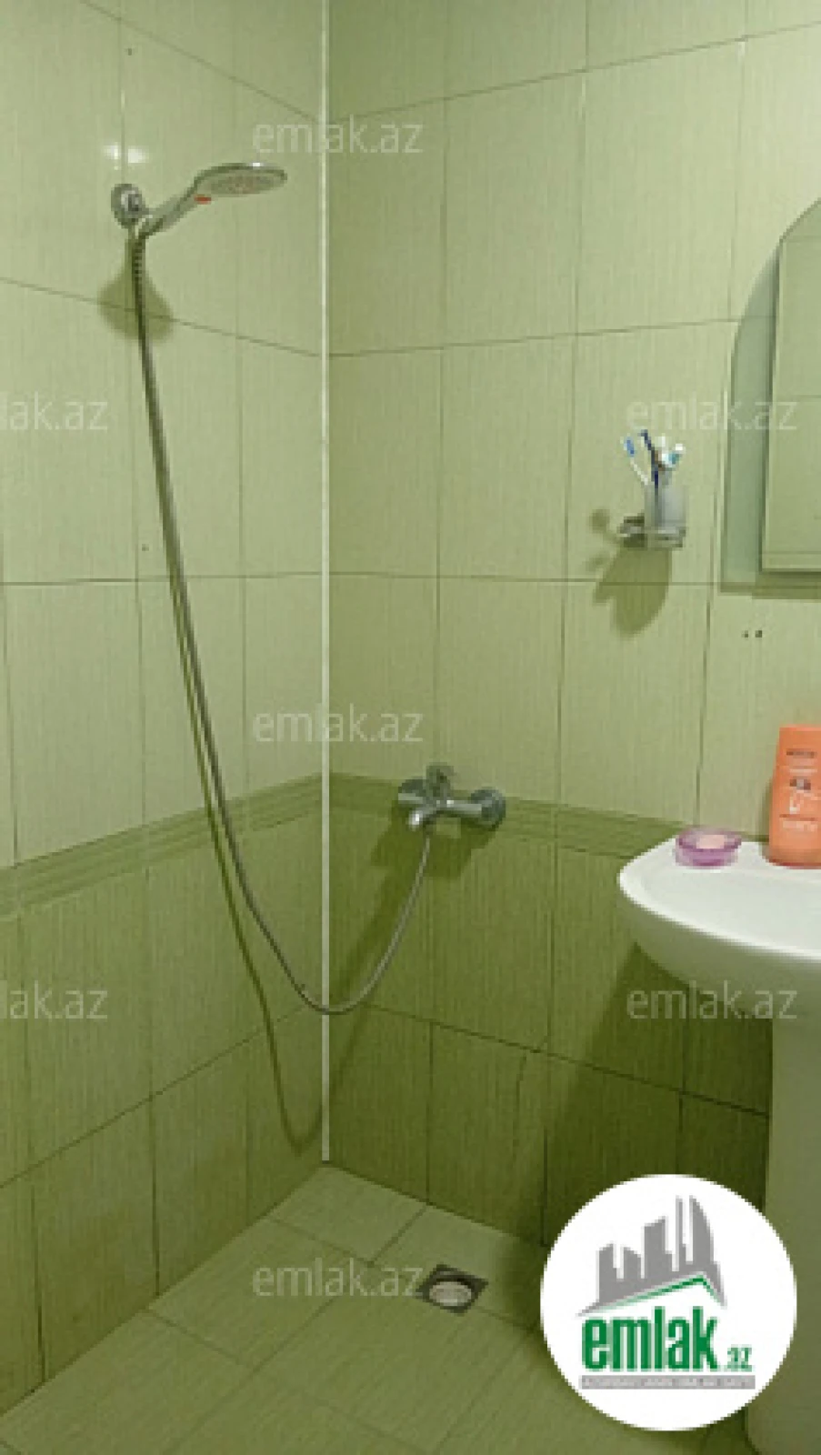 Satılır 2 otaqlı köhnə tikili 65 m²