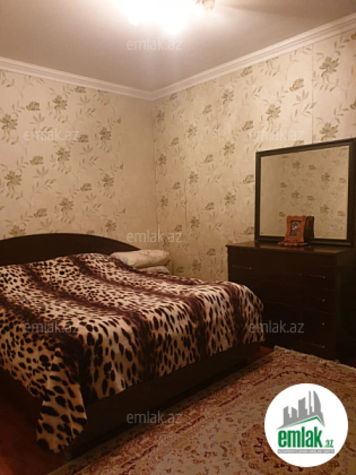 Satılır 2 otaqlı köhnə tikili 65 m²