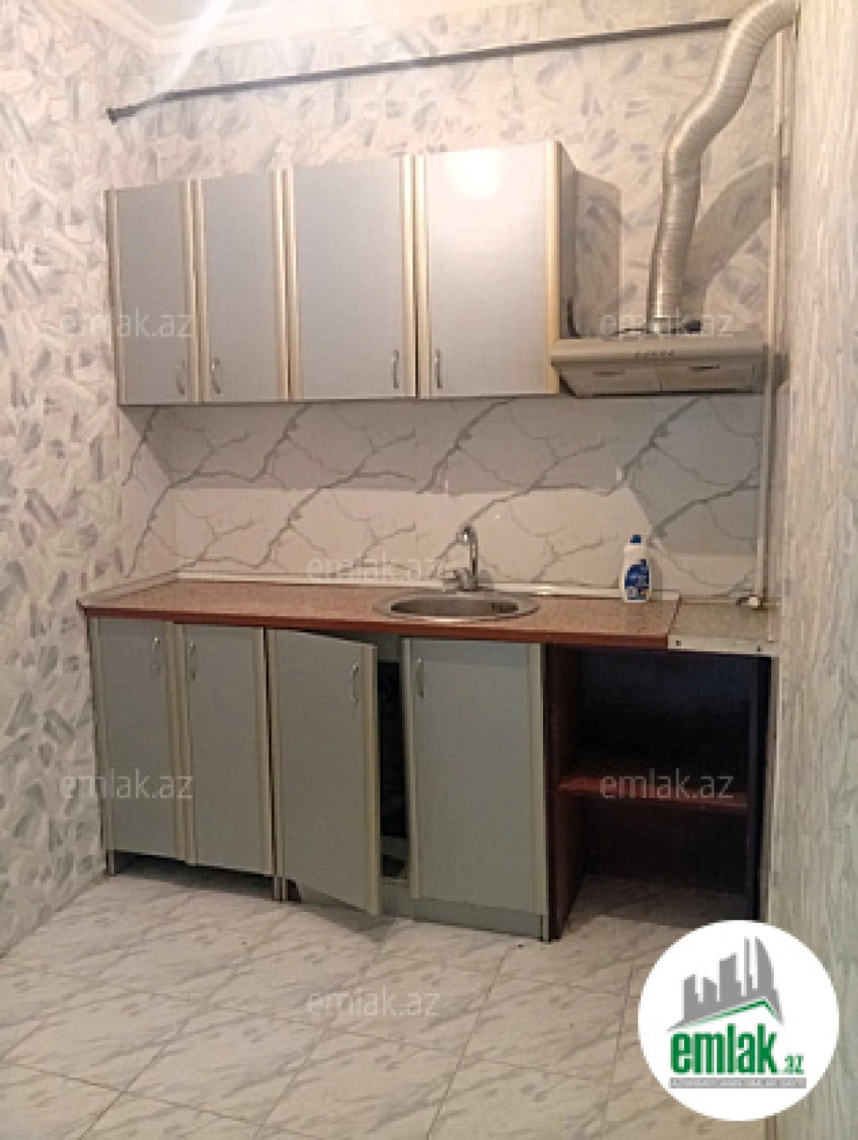 Satılır 2 otaqlı köhnə tikili 56 m²