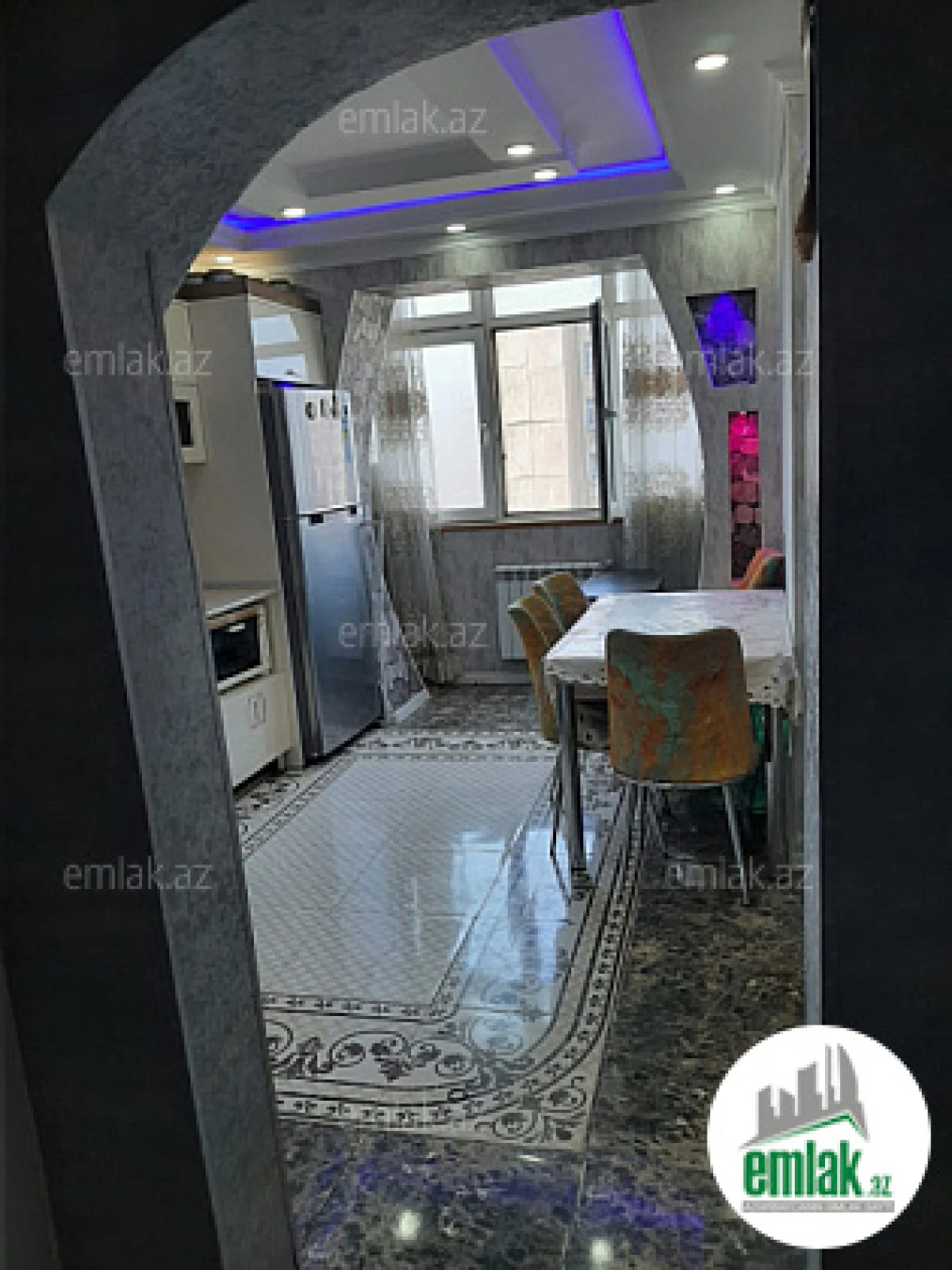 Satılır 2 otaqlı köhnə tikili 68 m²