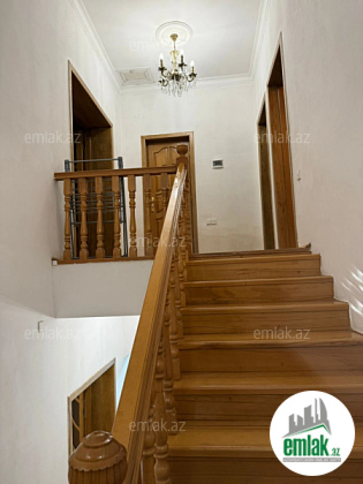 Satılır 5 otaqlı həyət evi 210 m²