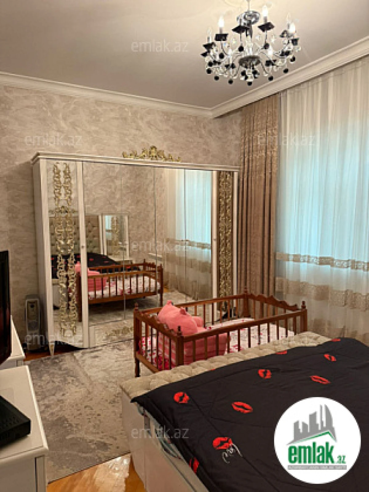 Satılır 5 otaqlı həyət evi 210 m²