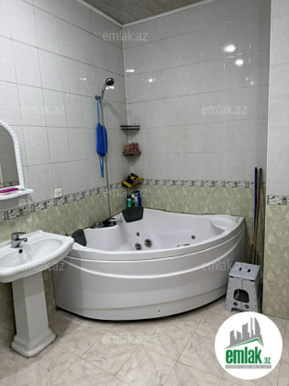 Satılır 5 otaqlı həyət evi 210 m²