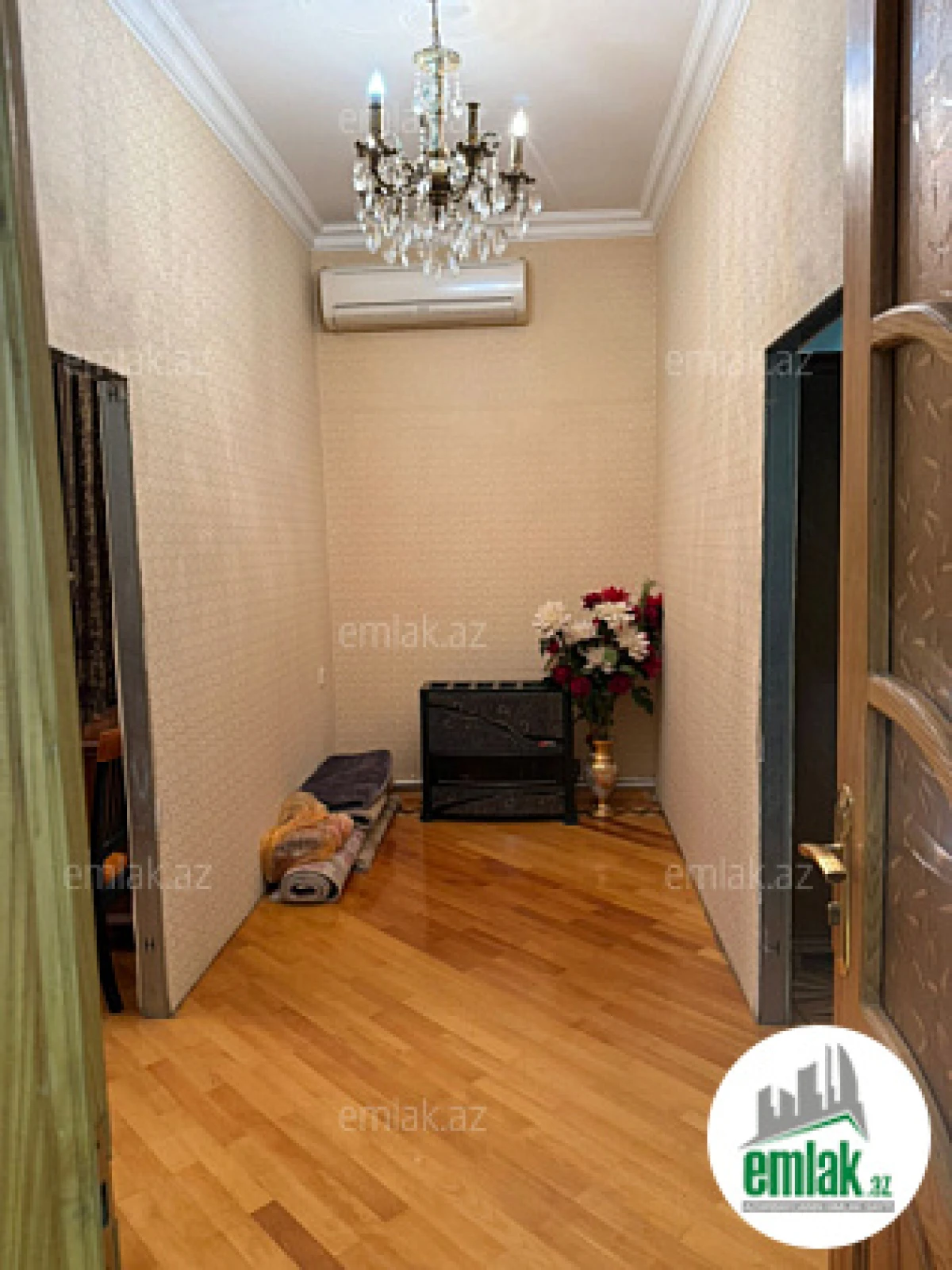 Satılır 5 otaqlı həyət evi 210 m²