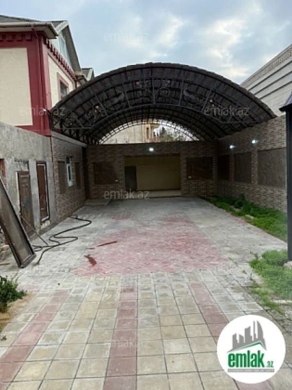 Satılır 5 otaqlı həyət evi 210 m²