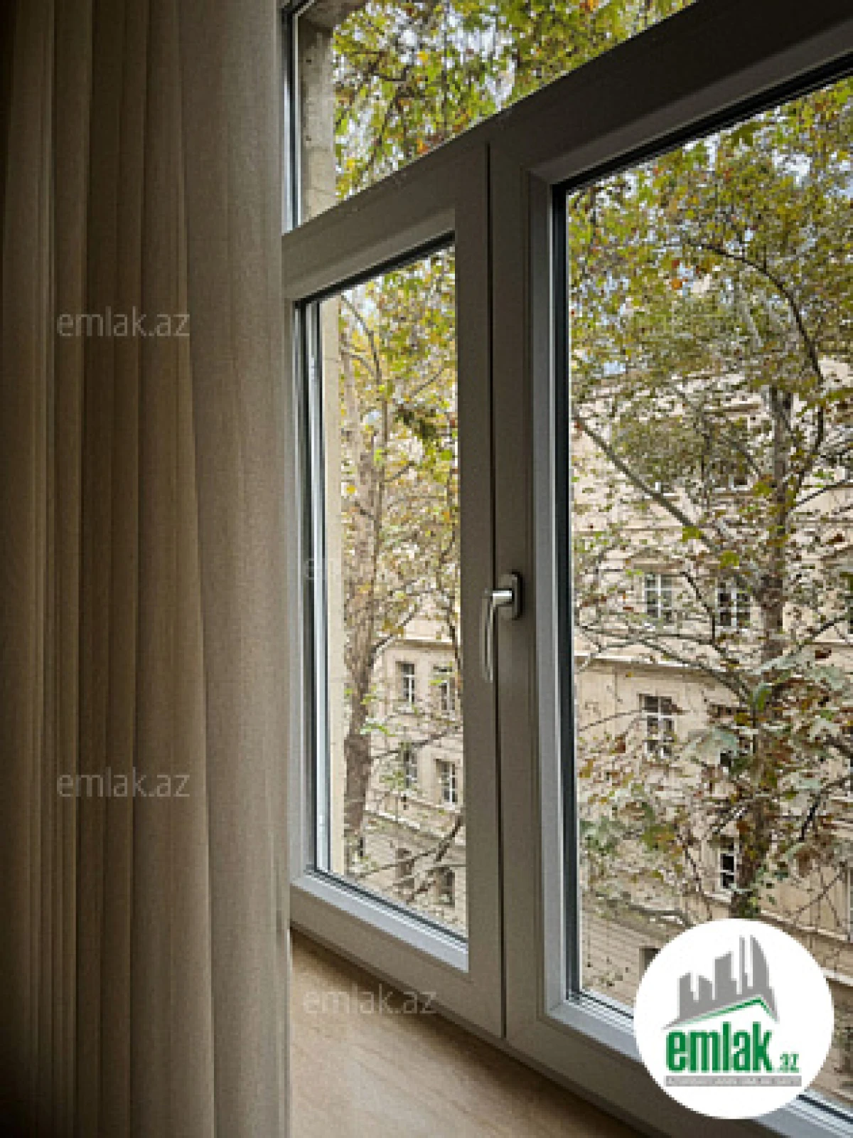 Satılır 2 otaqlı köhnə tikili 65 m²