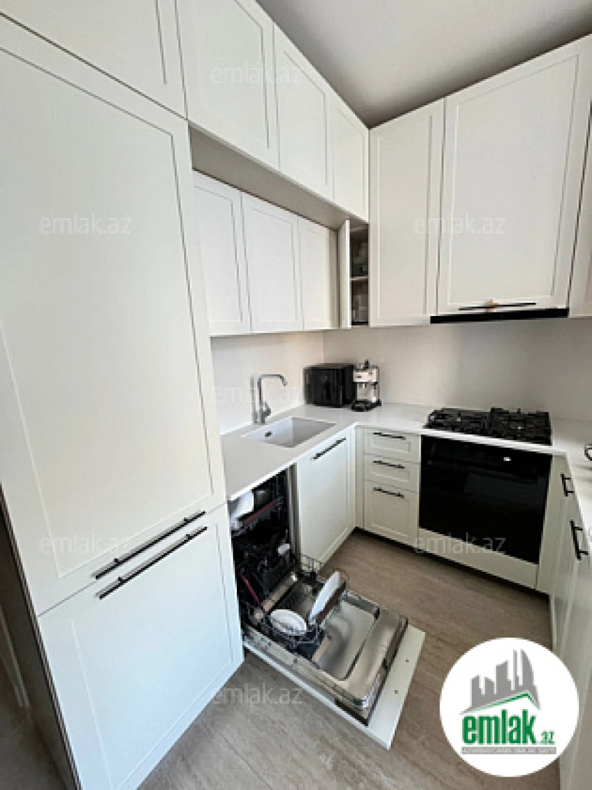 Satılır 2 otaqlı köhnə tikili 65 m²