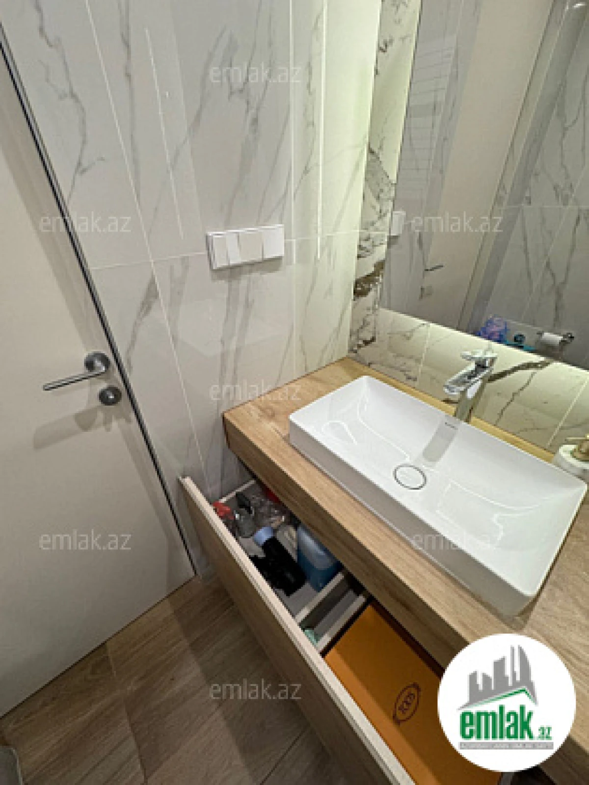 Satılır 2 otaqlı köhnə tikili 65 m²