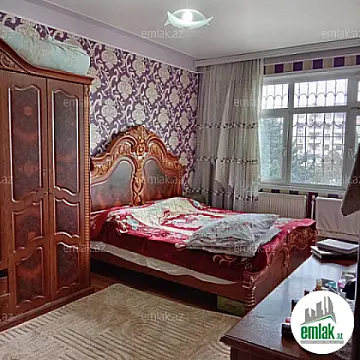 Satılır 3 otaqlı köhnə tikili 80 m²