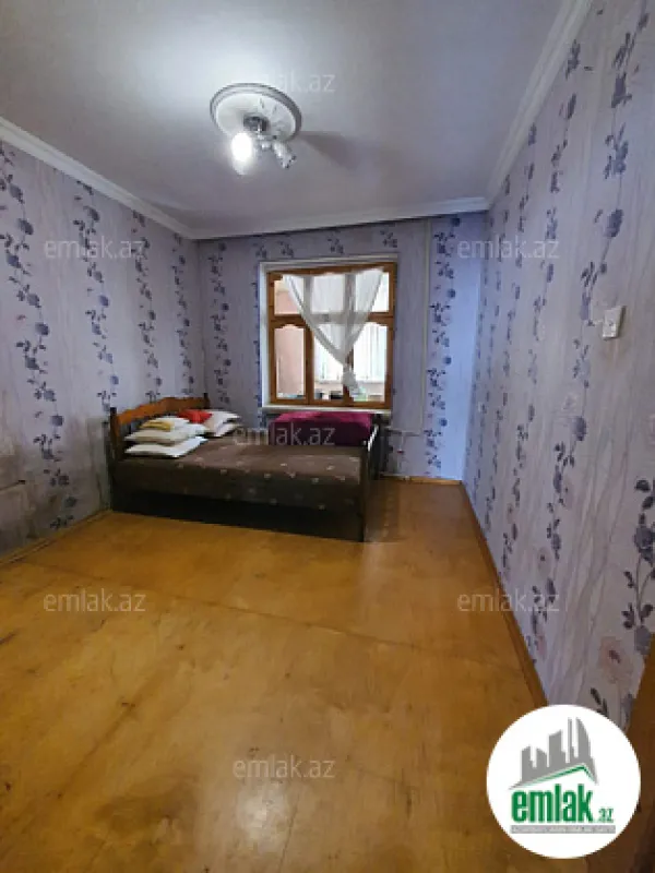 Satılır 4 otaqlı köhnə tikili 80 m²