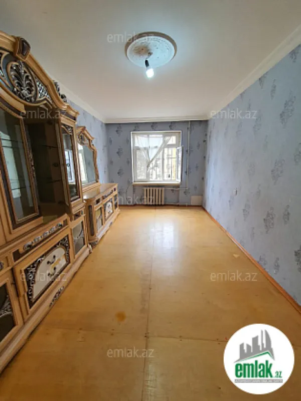 Satılır 4 otaqlı köhnə tikili 80 m²