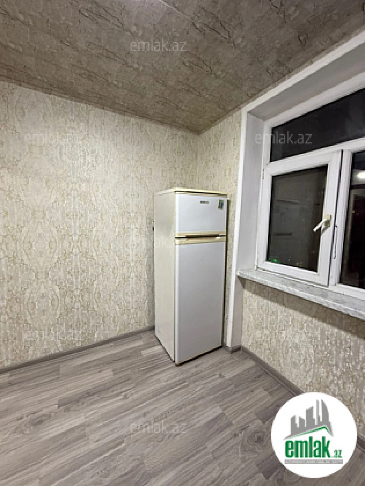 Satılır 1 otaqlı köhnə tikili 30 m²
