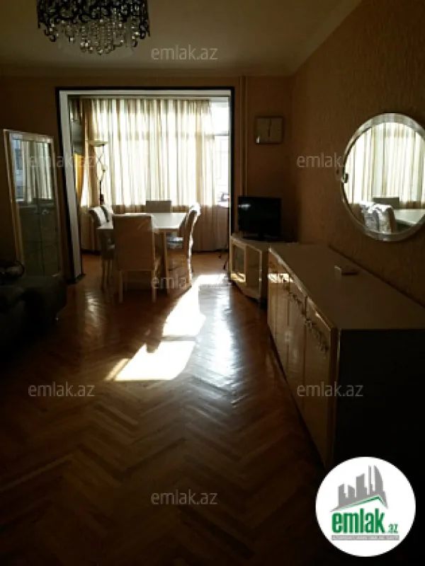 Satılır 2 otaqlı köhnə tikili 65 m²