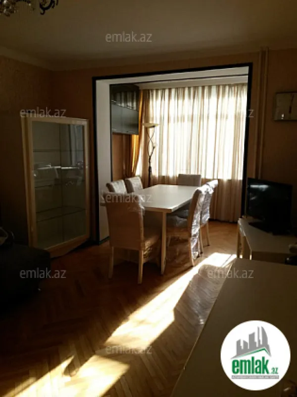 Satılır 2 otaqlı köhnə tikili 65 m²